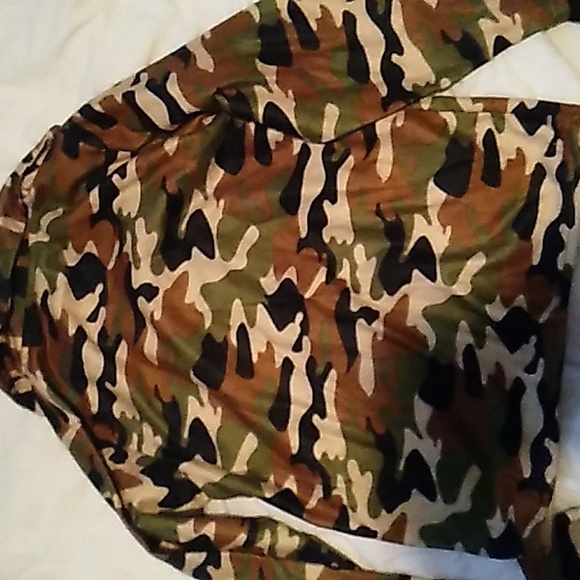 Boys Camo Pajamas Size 12/14 - Picture 5 of 7